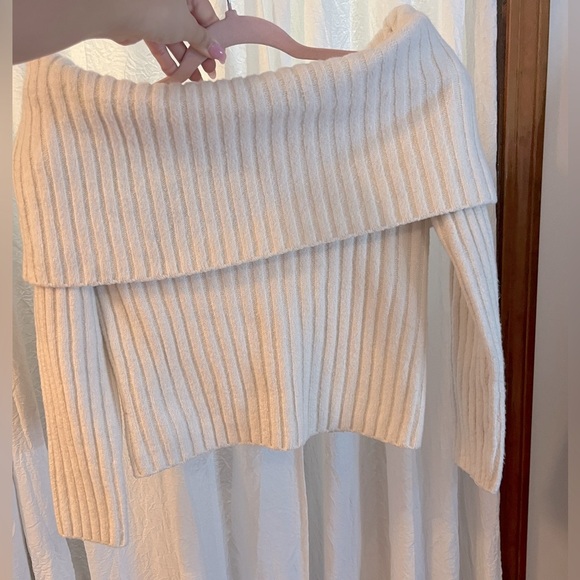 Off the shoulder sweater - Picture 1 of 2